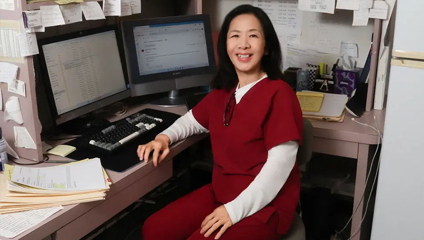 parent making a payment with the receptionist at Mastar Chiropractic in Monterey Park, CA